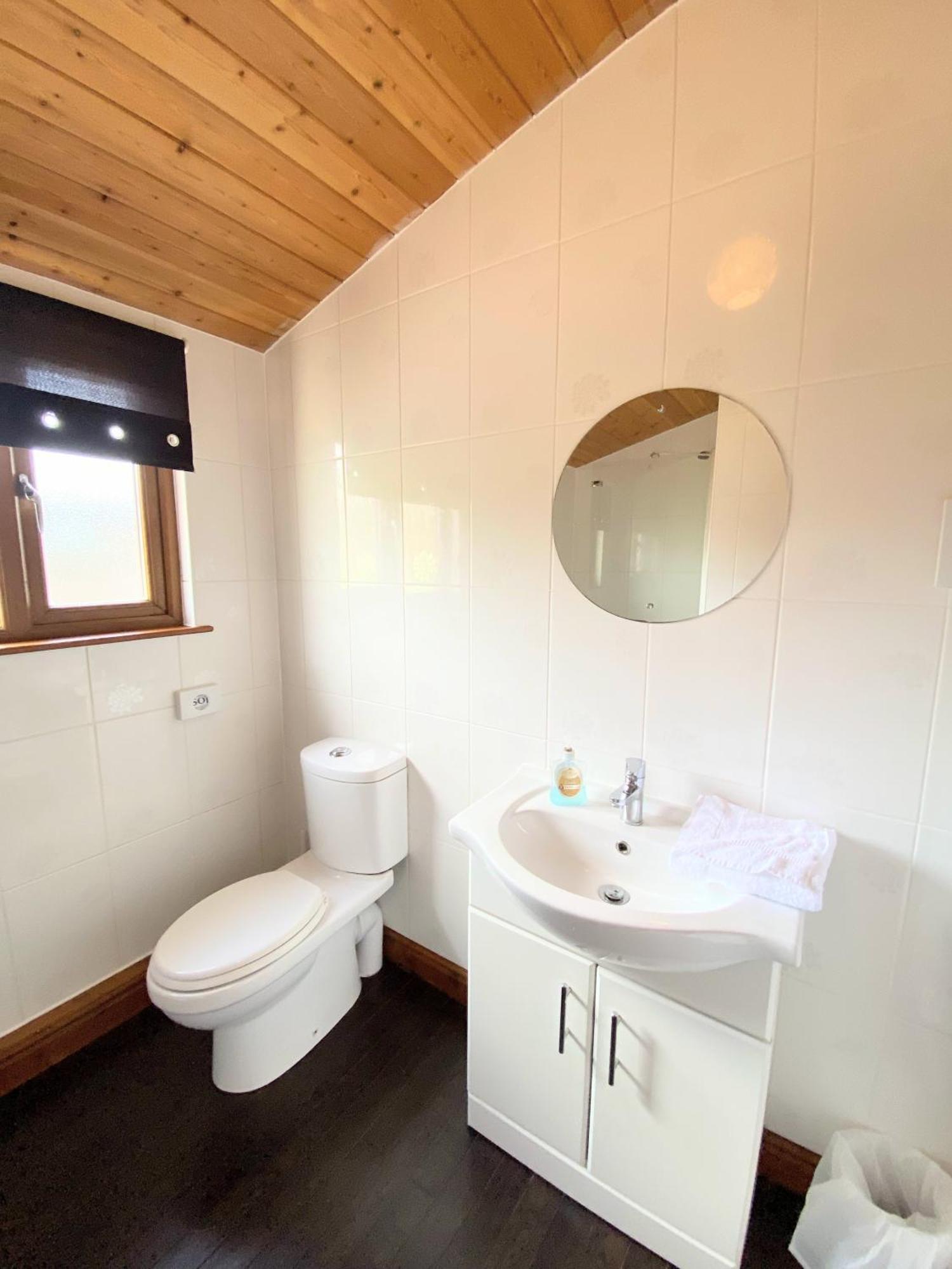Torridon 12 With Private Hot Tub - Fife - Loch Leven - Lomond Hills Villa Kelty Exterior foto