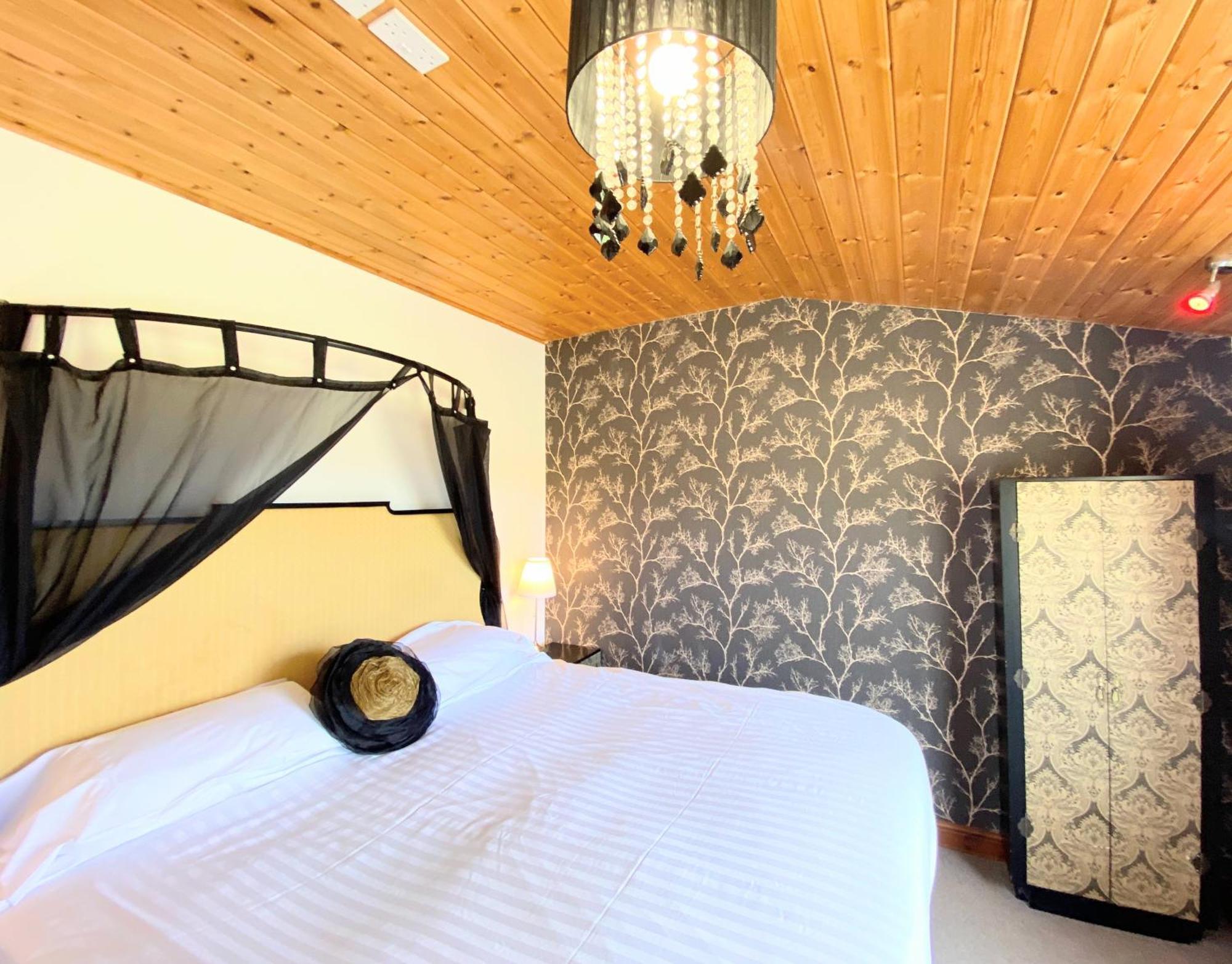 Torridon 12 With Private Hot Tub - Fife - Loch Leven - Lomond Hills Villa Kelty Exterior foto