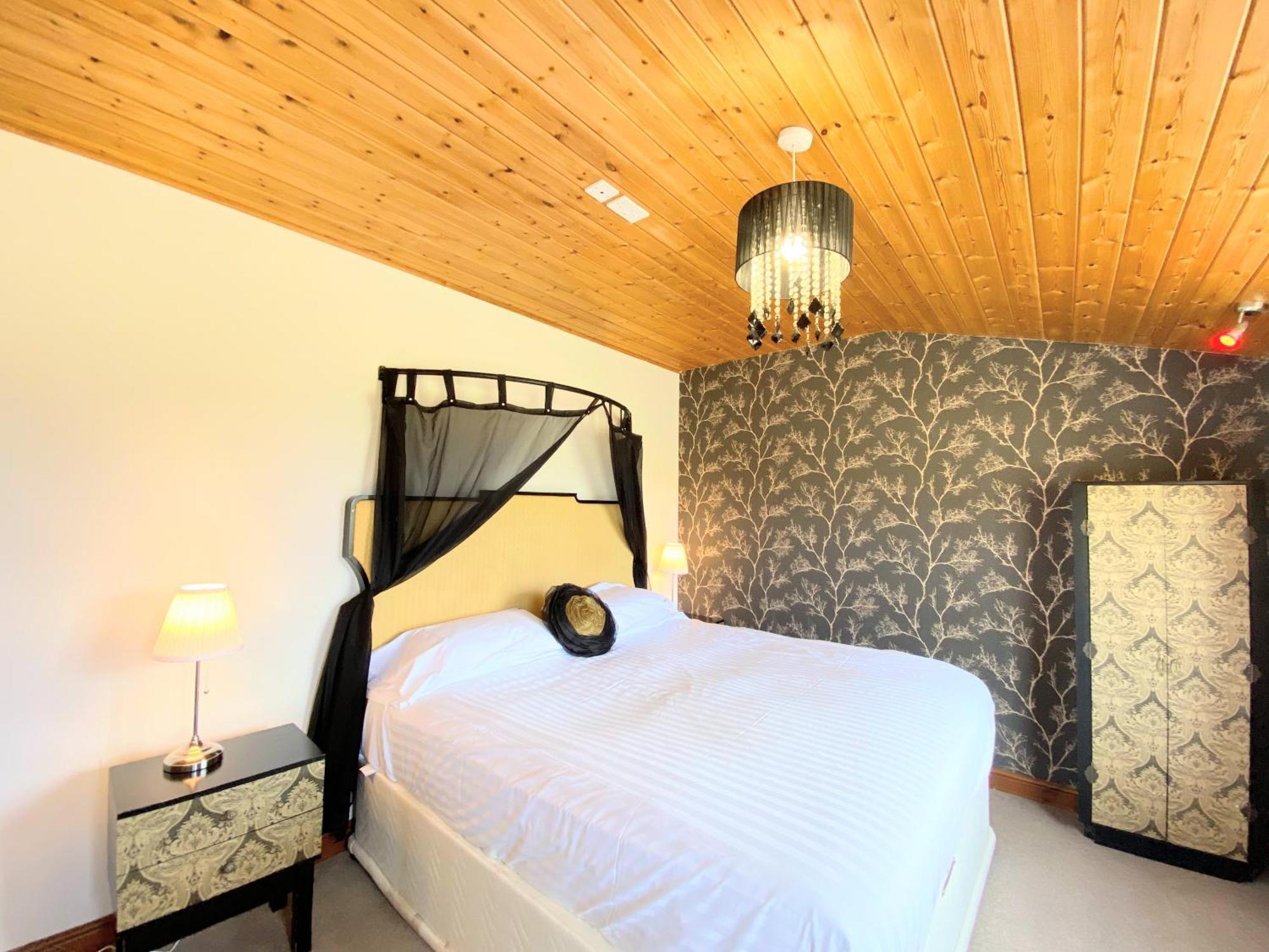 Torridon 12 With Private Hot Tub - Fife - Loch Leven - Lomond Hills Villa Kelty Exterior foto
